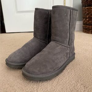 UGG classic ankle boots in gray